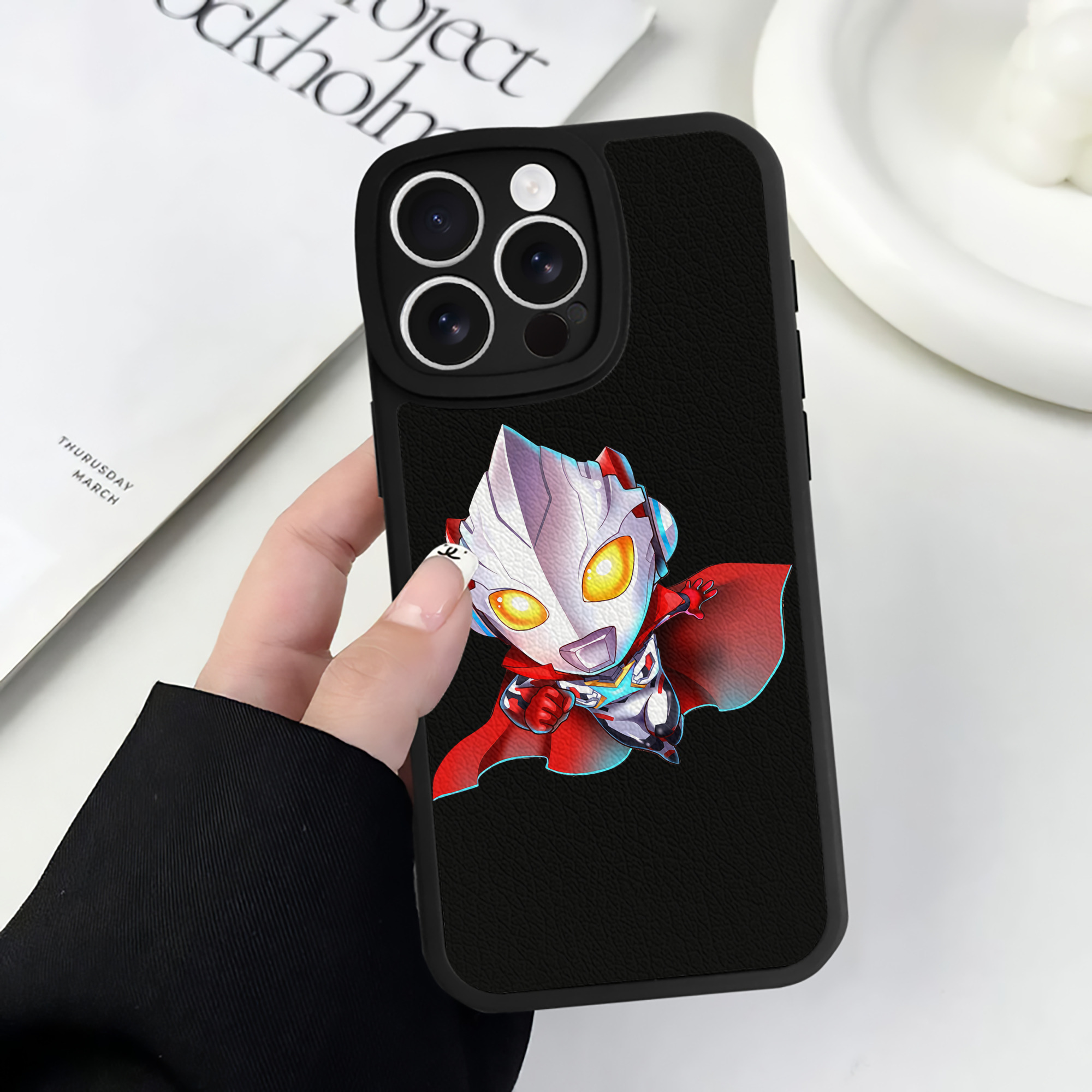 （画像用） ウルトラマン Ultraman 【iPhone 16シリーズ対応】シリコンスマホケース（レザー調） 材質：シリコン